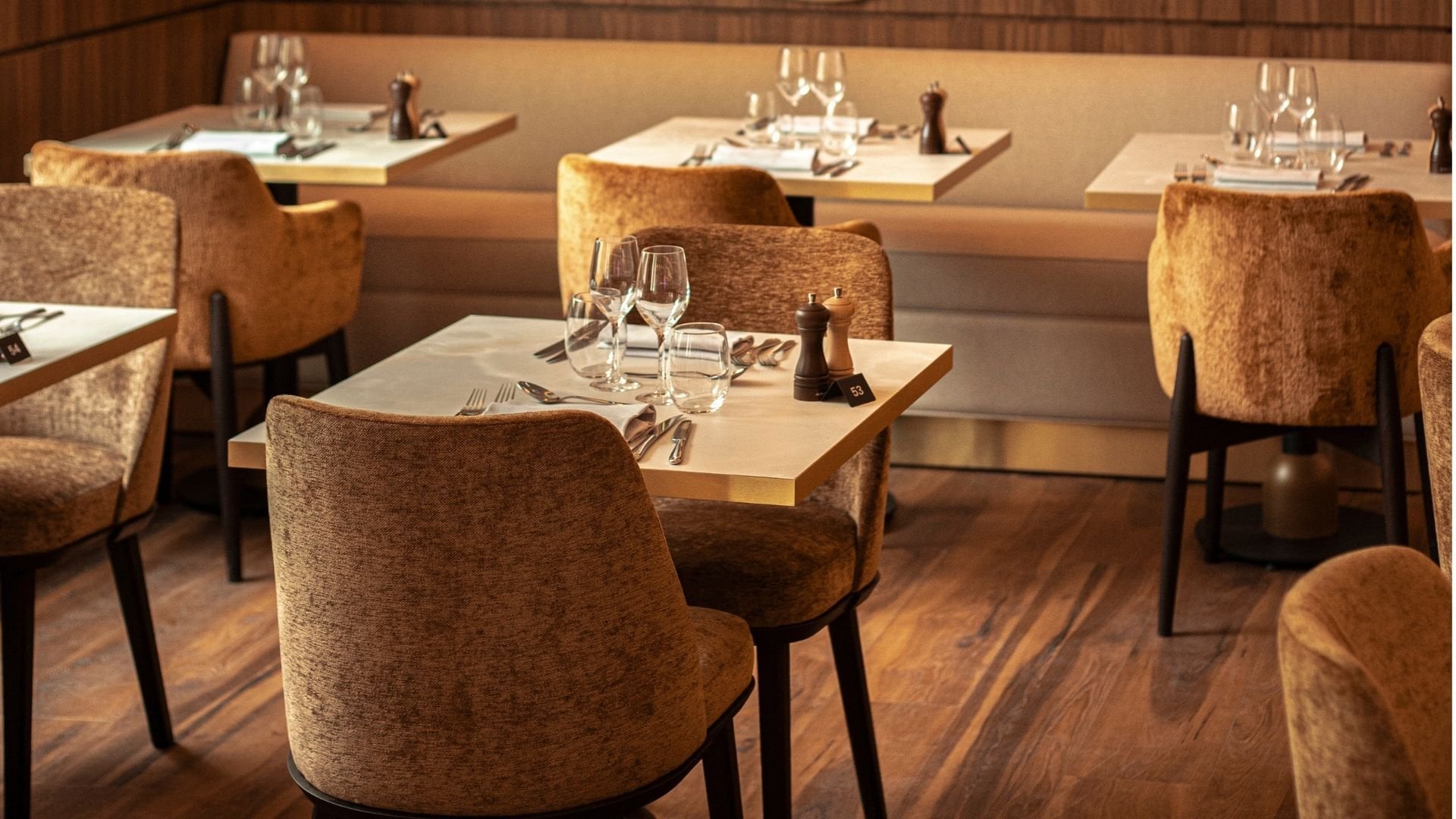 Salle chaleureuse du restaurant Pasino Grand